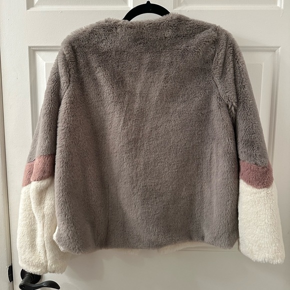 ❤️ BOGO Plush 3 tone Jacket Size Medium - Picture 2 of 7